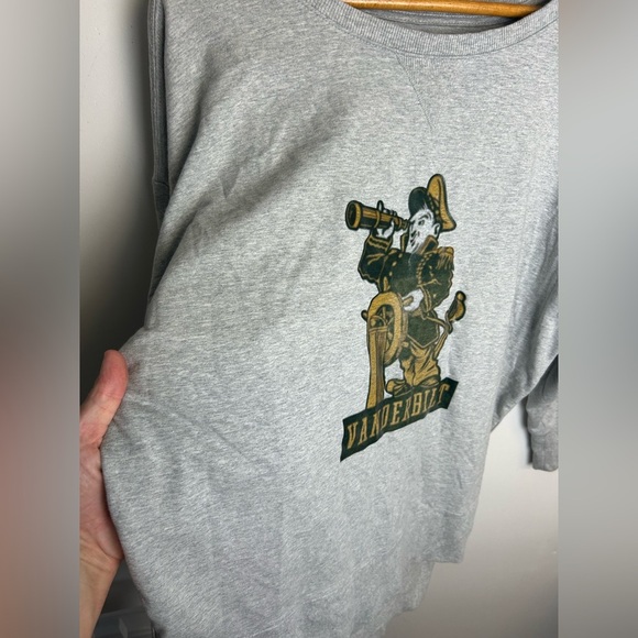 Terra & Sky Vanderbilt Plus Size 1X graphic print Hi-Low Sweatshirt oatmeal gray - Picture 2 of 12